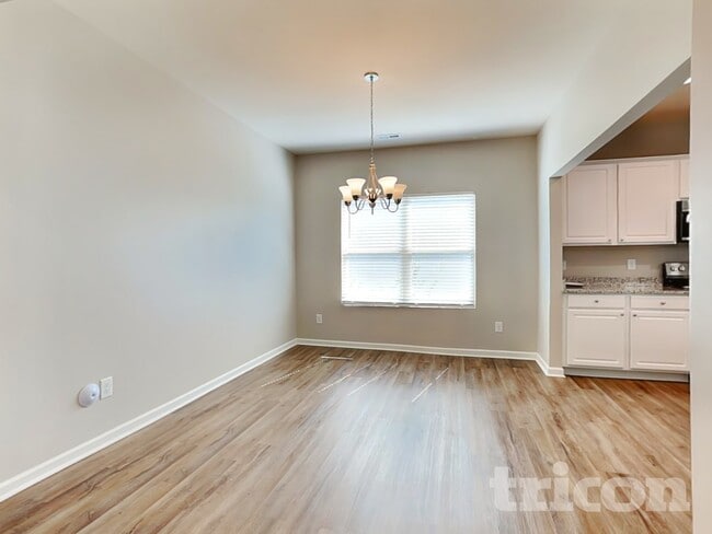 Foto del edificio - 741 Rolling Creek Cir