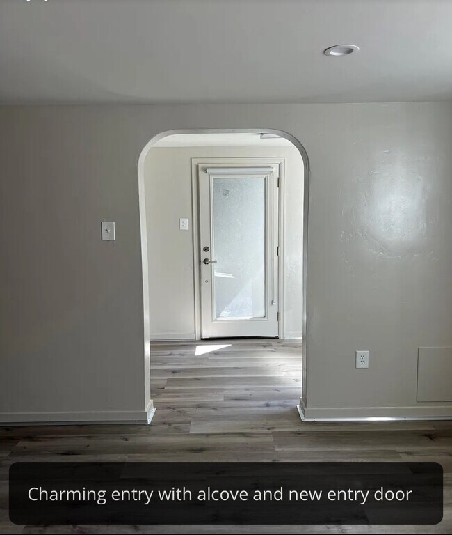 Foto del edificio - 1545 E Bryan Ave