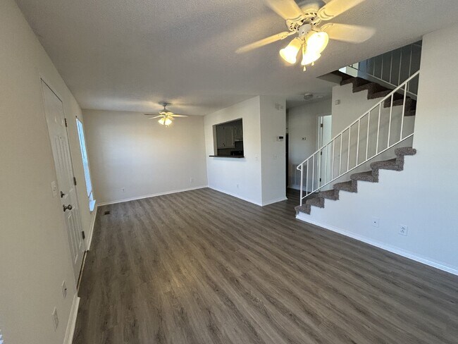Foto del edificio - 3 BD 2 BA APARTMENT BY TTU FOR RENT