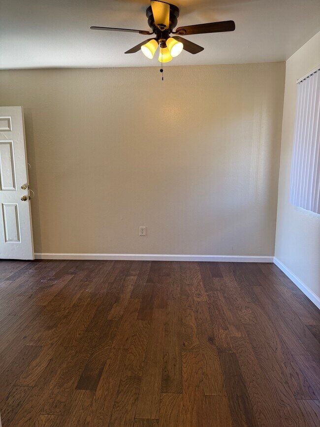 Foto del edificio - 3707 Hilltop Dr