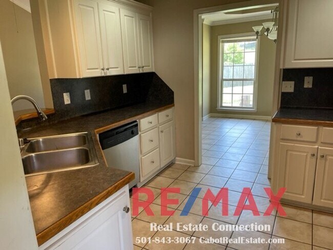 Foto del edificio - Sorry No Smoking and Pets Permitted with R...