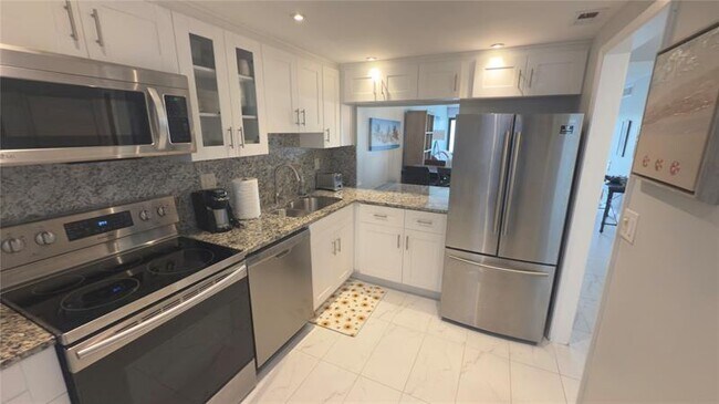 Foto del edificio - 1401 N Riverside Dr