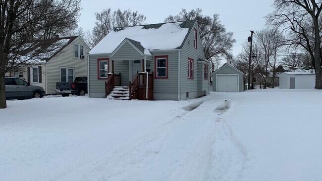 Building Photo - 231 Mann Ave