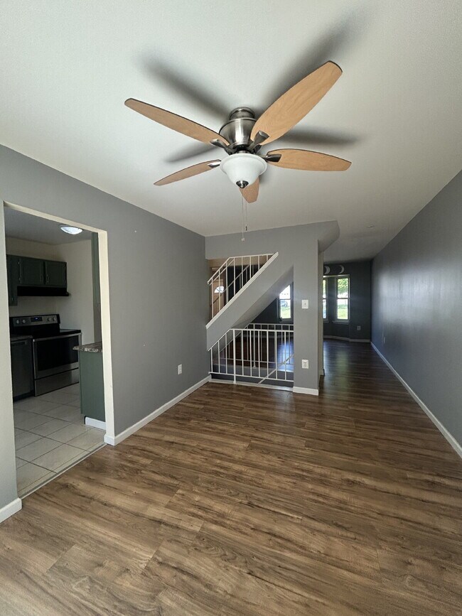 Building Photo - Spacious 3-Bedroom Townhome with Finished Basement in Warrenton, Virginia offering Prime Commuter...