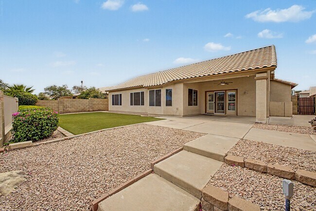 Foto del edificio - 691 S Sahuaro Dr