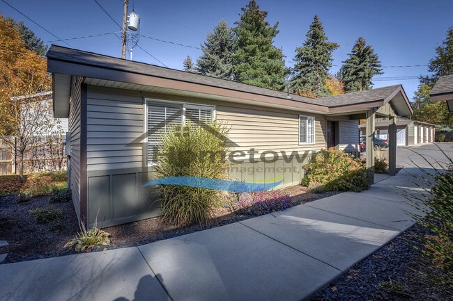 Building Photo - 1 Bed 1 Bath Cottage Centrally Located in CDA