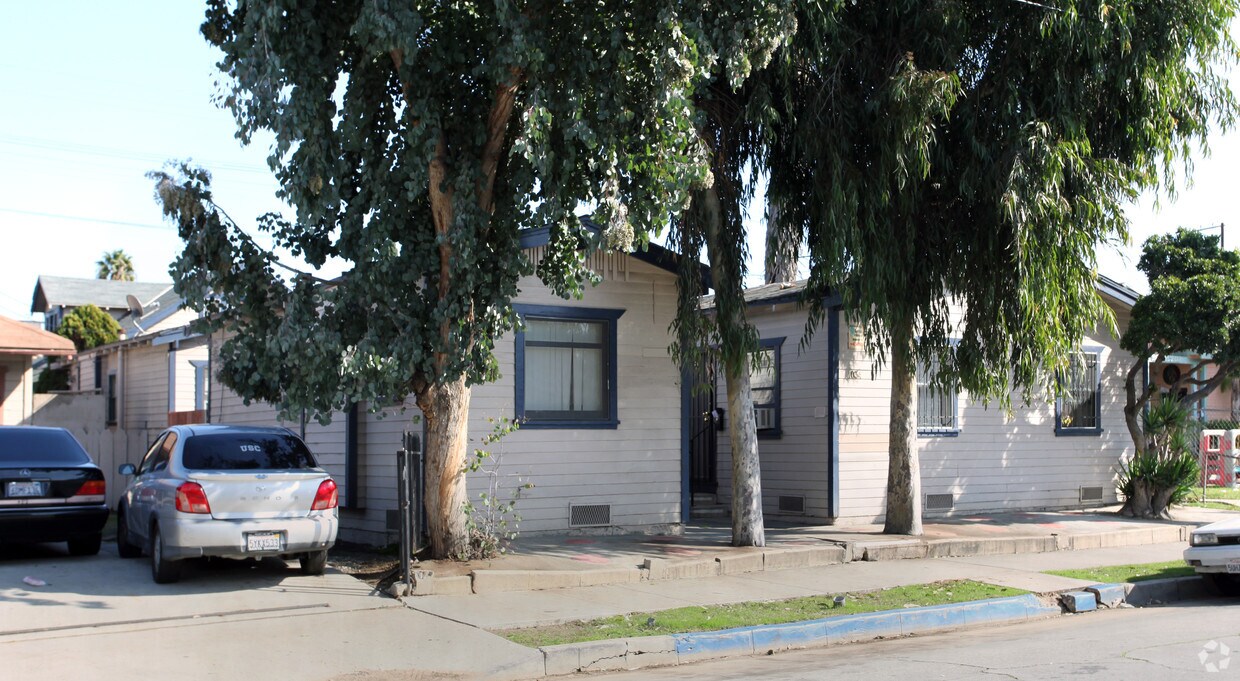 Primary Photo - 1034 Daisy Ave