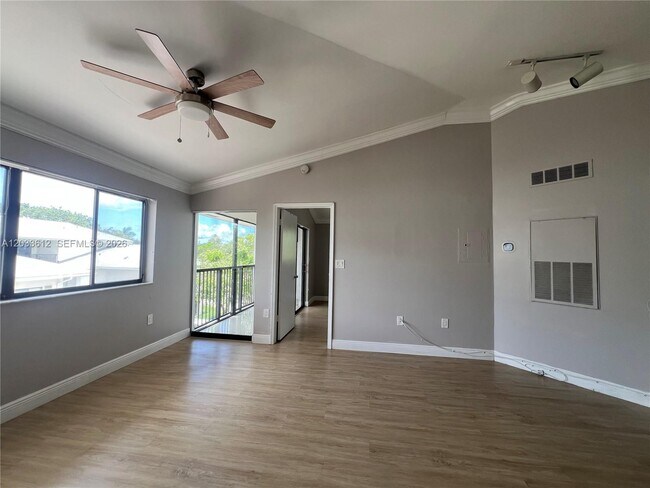 Foto del edificio - 2445 SW 18th Terrace