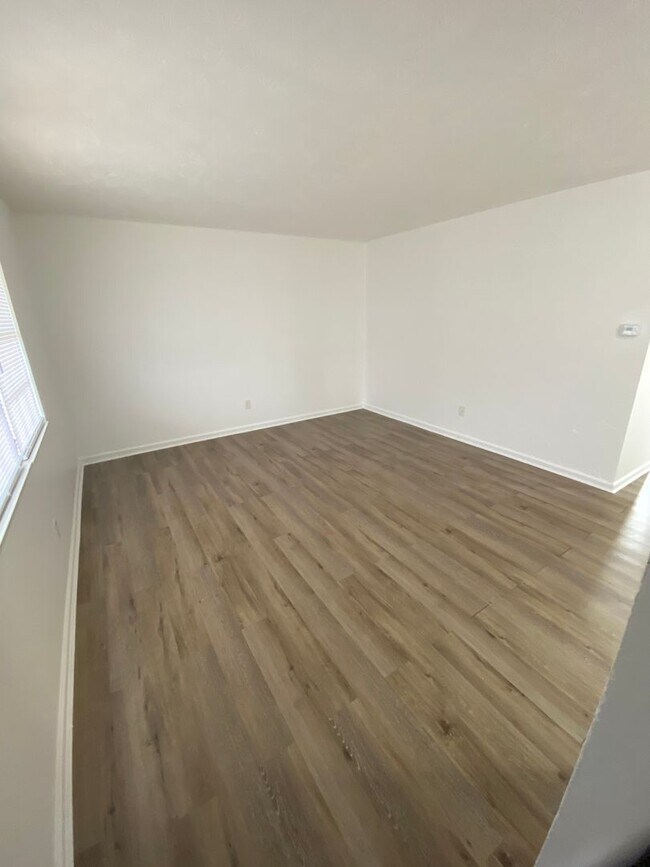 Foto del edificio - 368 Redding Rd