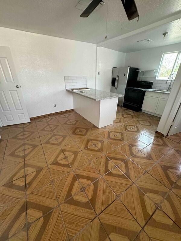 Primary Photo - 7602 W Whitton Ave