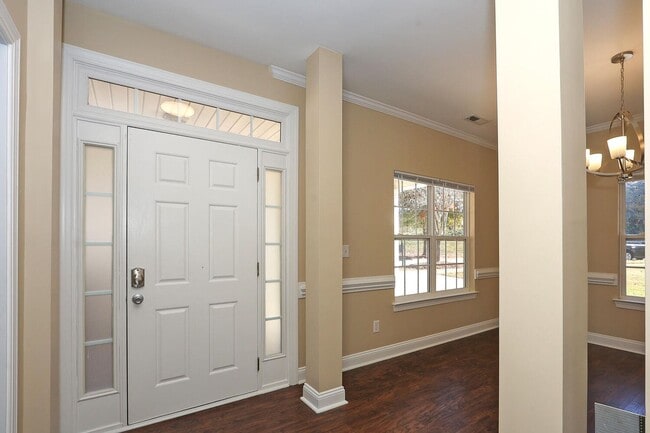 Building Photo - Welcome to this stunning 5 bedroom, 2.5 bath home nestled in the desirable location of Cornelius,...