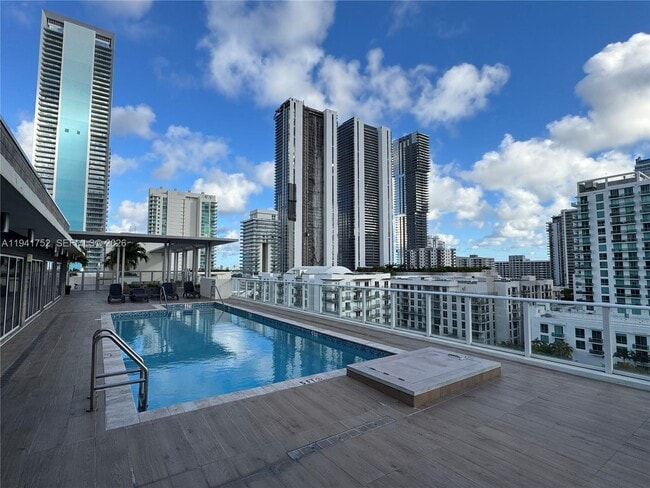 Foto del edificio - 321 NE 26th St