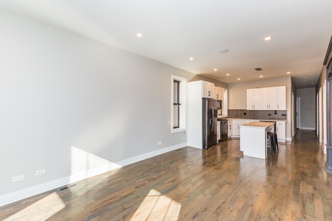 Foto del edificio - 1215 N Wolcott Ave