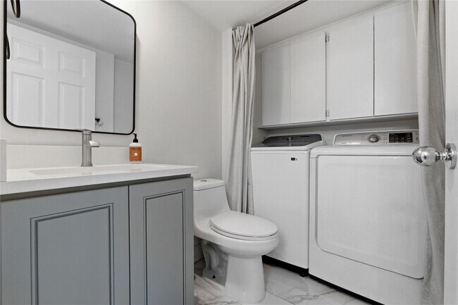 Building Photo - 1017 10th Way