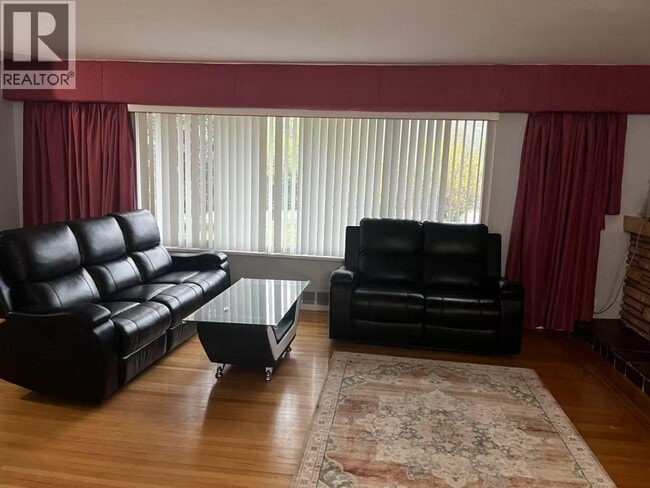 Building Photo - 81 Glengarry Crescent