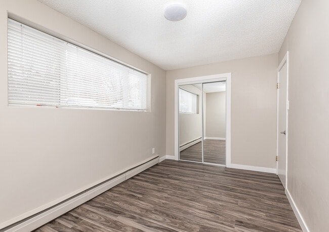 Building Photo - Button Place