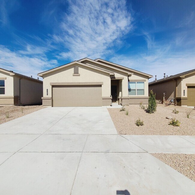 Foto del edificio - 3 bed 2 bath home in Huning Ranch!