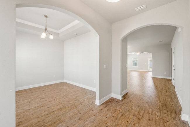 Building Photo - For Lease - Executive 3 BR/2 BA Home by No...