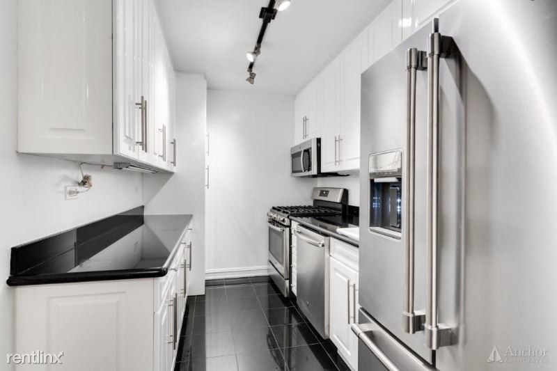 Foto principal - 210 E 70th St