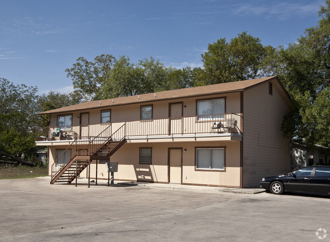 538 N Vaughan Ave, Seguin, TX 78155 Apartments in Seguin, TX