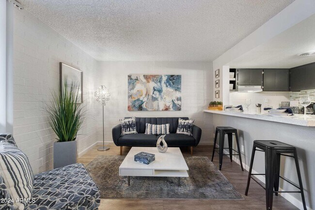 Foto del edificio - 1601 W Camelback Rd