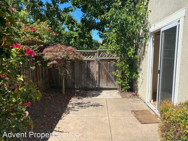 Foto del edificio - 2 br, 2 bath House - 3719A Maybelle Avenue