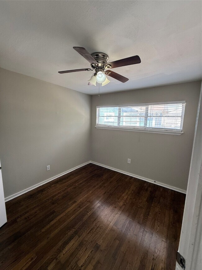 Foto del edificio - 5010 Ennis St