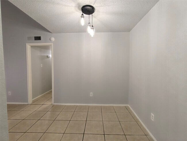 Building Photo - 8034 Antoine Dr