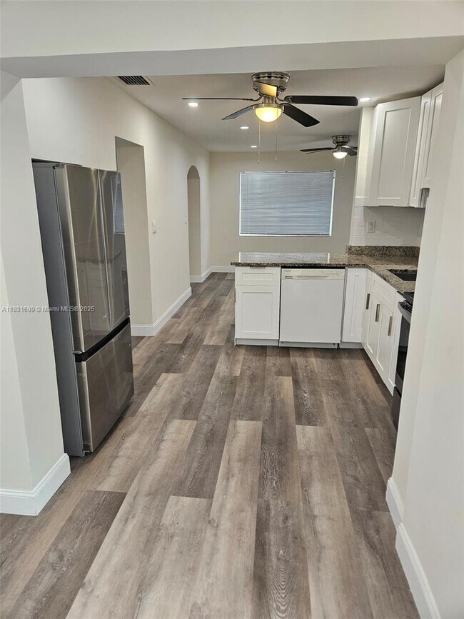 Foto del edificio - 2551 NE 7th Terrace