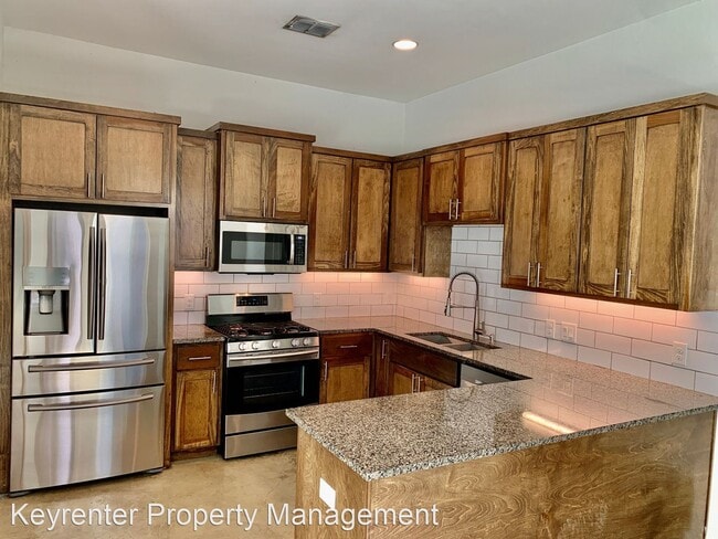 Building Photo - 2 br, 2.5 bath House - 802 Valdez St #B