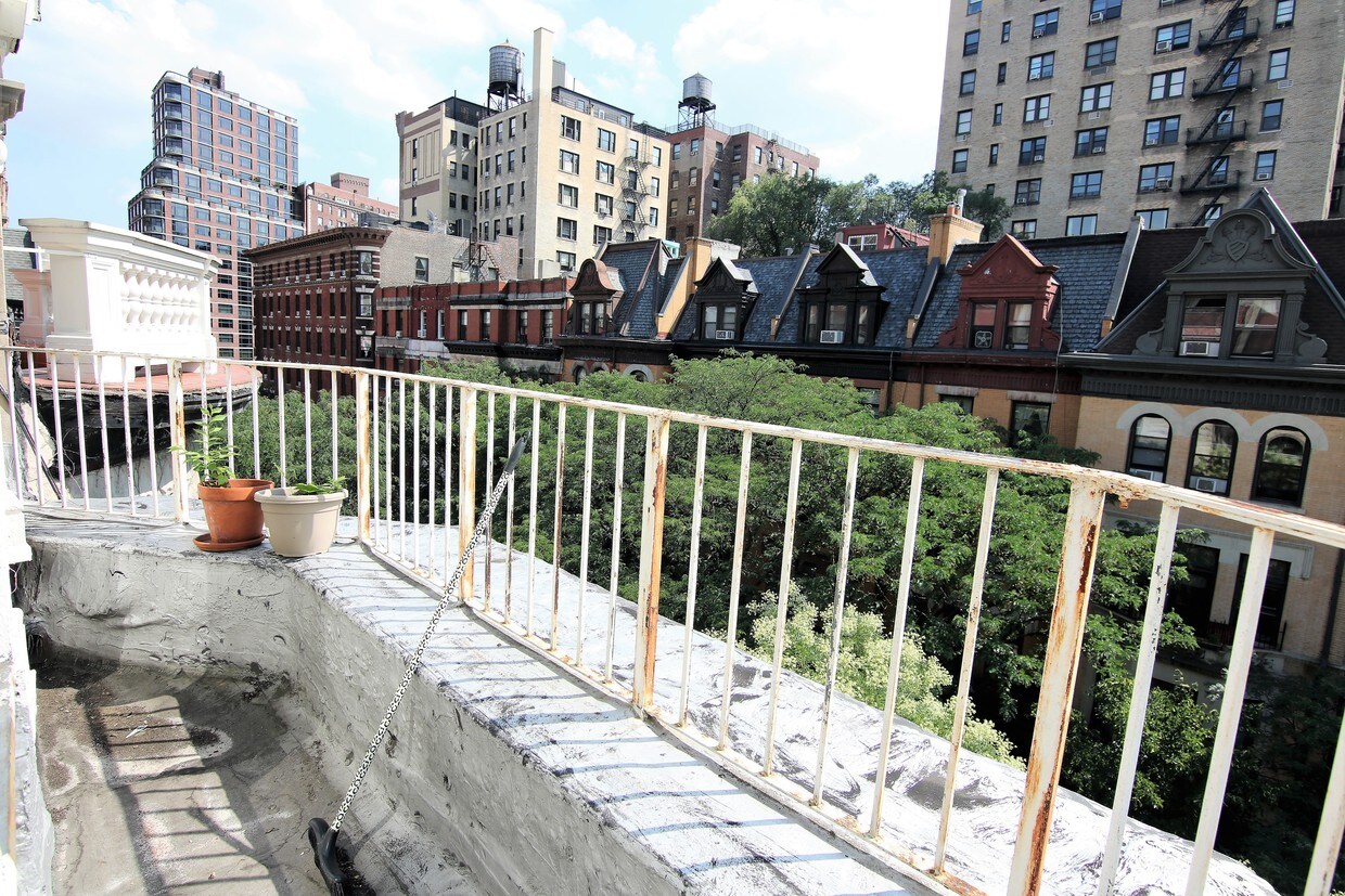 Primary Photo - 315 W 107th St