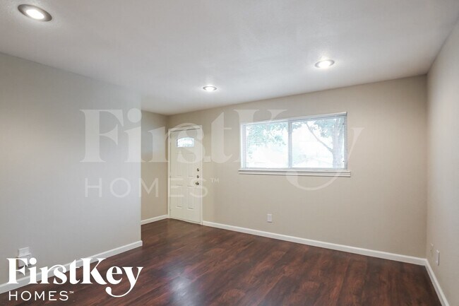 Foto del edificio - 7640 Ryan Ridge Dr