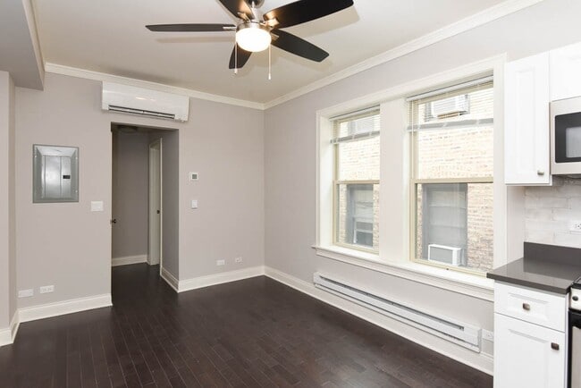 Building Photo - 640 W Wrightwood Ave