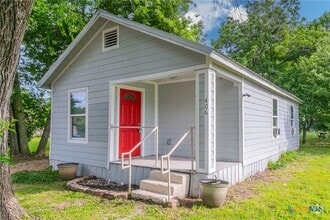Building Photo - 406 W Tyson Ave