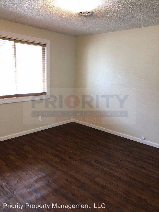 Building Photo - 311 E Walnut St