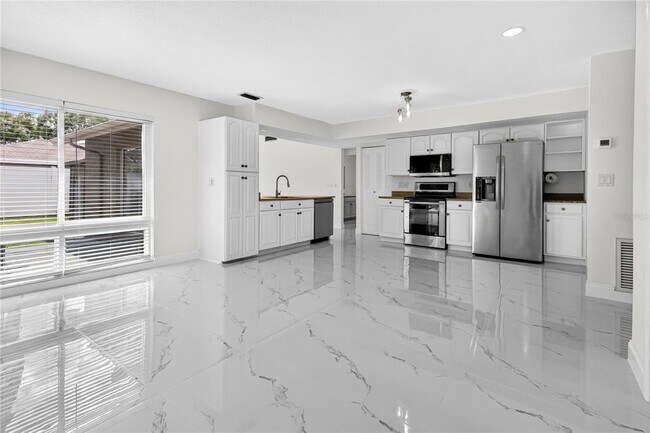 Foto del edificio - 6747 Deer Pond Ln