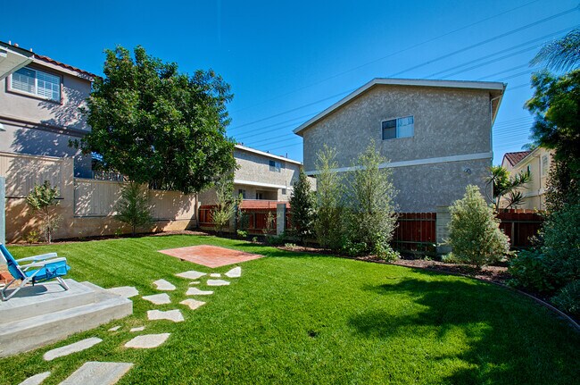 Building Photo - 2720 Carnegie Ln