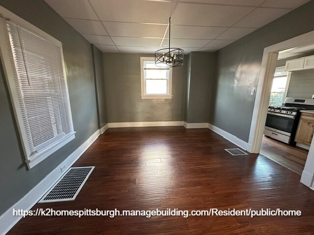 Foto del edificio - 438 Russellwood Ave