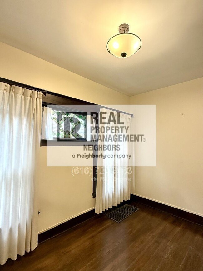 Foto del edificio - 216 Lafayette Ave NE