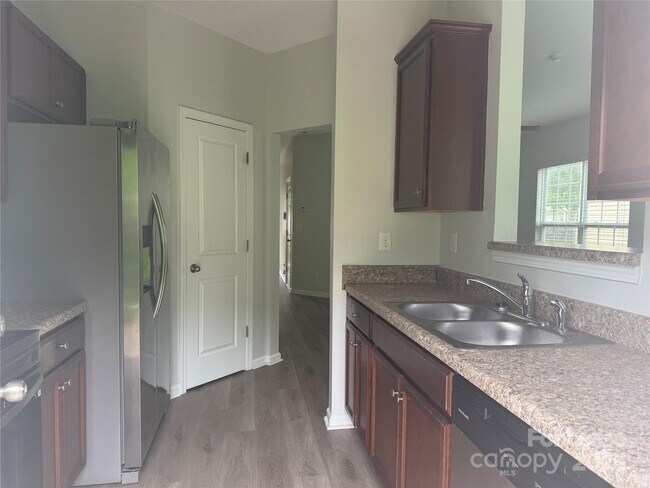 Building Photo - 9388 Hamel St