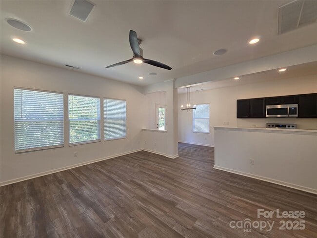 Building Photo - 150 Pin Oak Ct