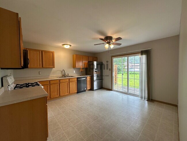 Foto del edificio - 395 Plymouth Rd
