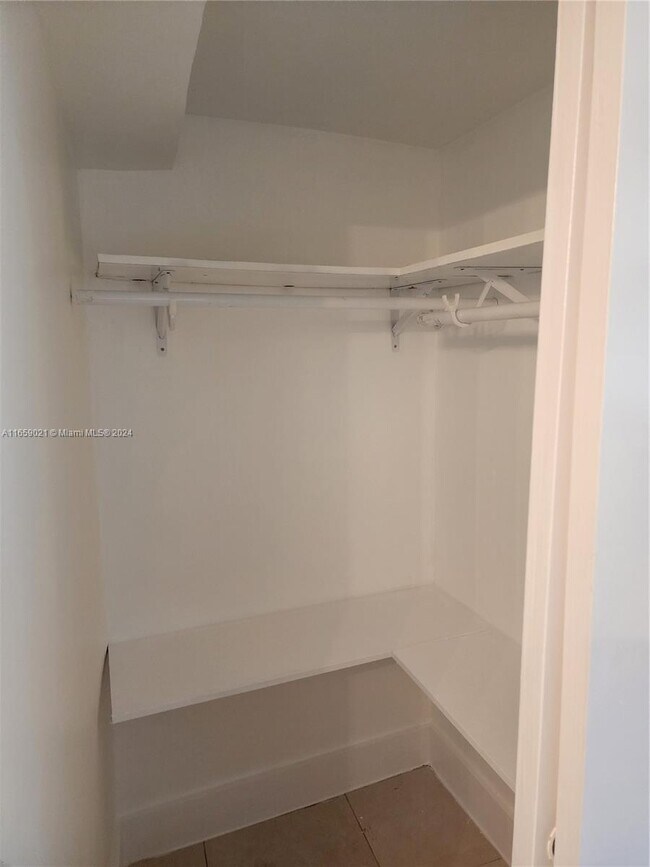 Foto del edificio - 1051 SW 6th St