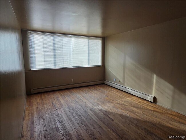 Foto del edificio - 15080 Greenfield Rd