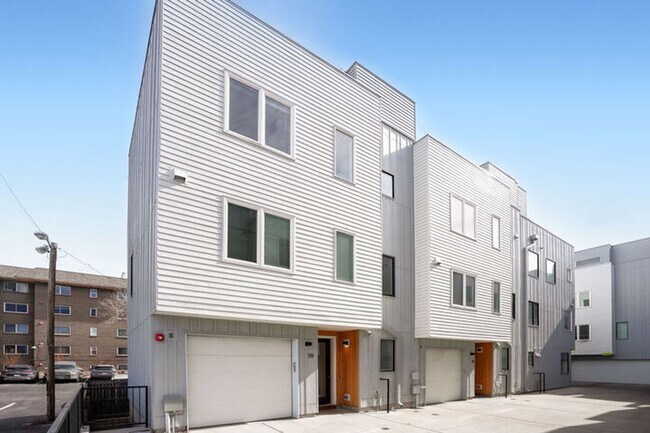 Building Photo - 3101 W 47th Ave