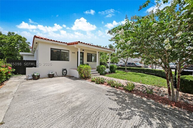 Building Photo - 3640 SW 11th St