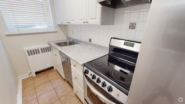 Building Photo - 135 MacLaren