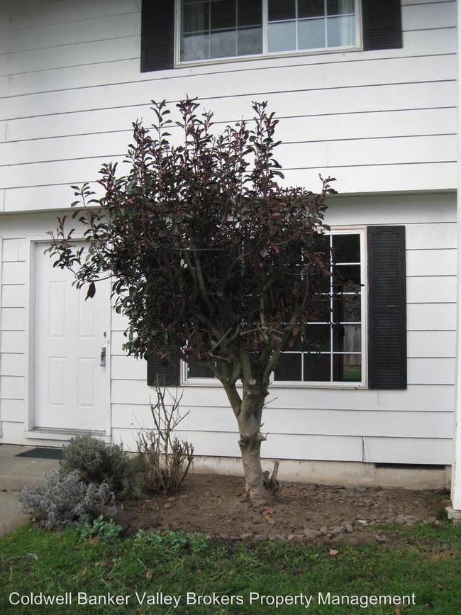 Building Photo - 1750-1756 SE Lilly Pl