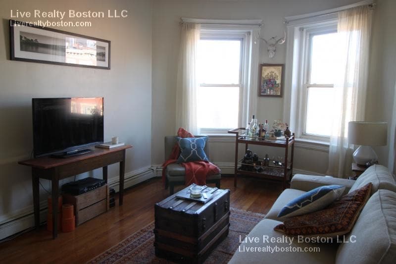 Primary Photo - 206 Winthrop Rd