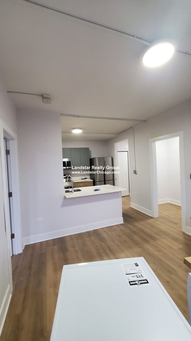 Building Photo - 1347 W Estes Ave
